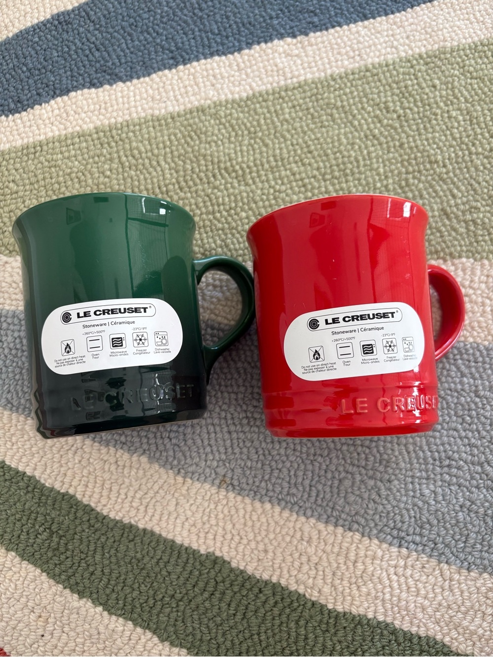 Le Creuset Cactus Green & Carmin Red Stoneware Mugs - Set of 2